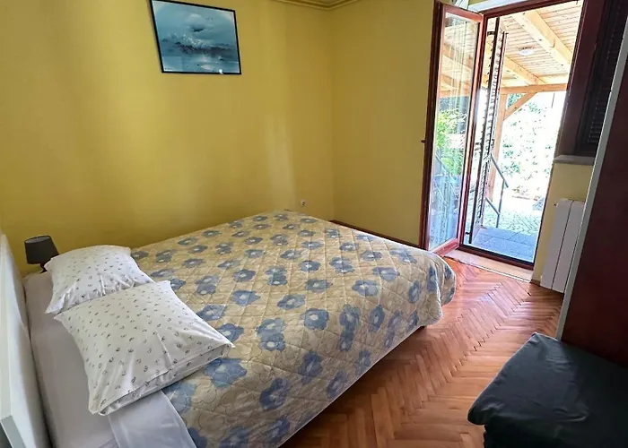 Apartment By The Sea